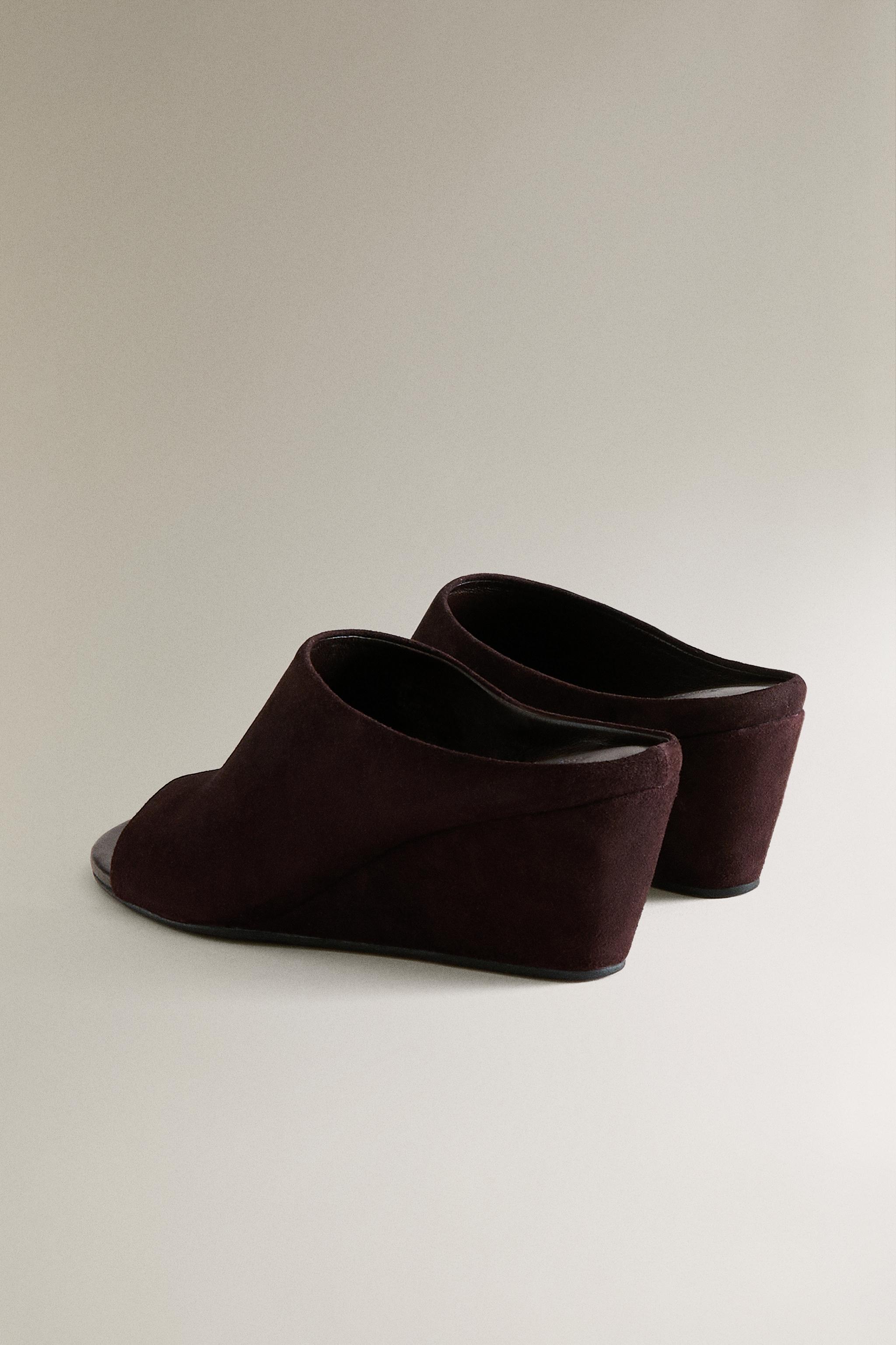 LEATHER WEDGE SANDALS